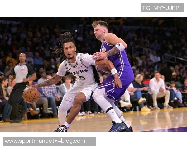 卡斯尔创队史新纪录单场至少30分10板5助命中率超65成为最年轻球员